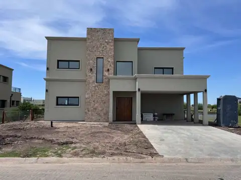 CASA 5 AMBIENTES EN VENTA BARRIO SEBASTIAN  GABOTO