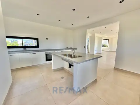 CASA 4 AMB EN VENTA HARAS SANTA MARIA EL MOLINO