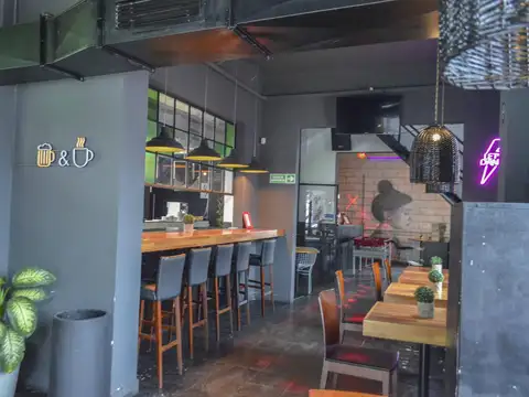 Venta Fondo de Comercio Sobre Avenida Alberdi, espacio de estacionamiento