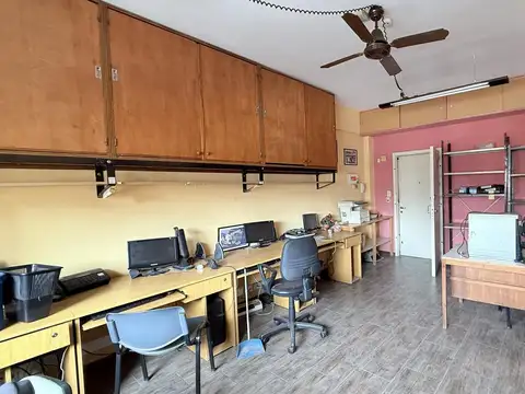 Venta Oficina Amoblada con Kitchenette y Baño Exclusivo. Centro