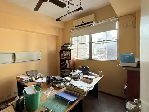 Venta Oficina Amoblada con Kitchenette y Baño Exclusivo. Centro