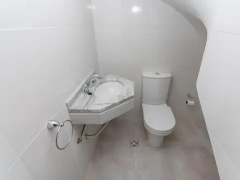 Casa 6 ambientes con 4 baños