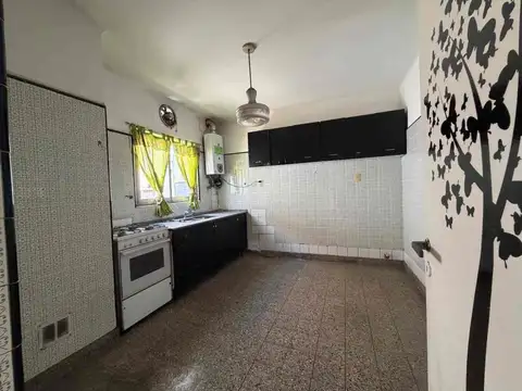 VENTA PH 3 AMB C TERRAZA PATIO Y BALCÓN EN LINIERS