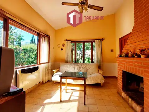 Casa 6 ambientes con 2 baños