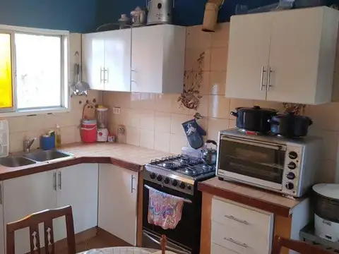 Casa 4 ambientes con 2 baños