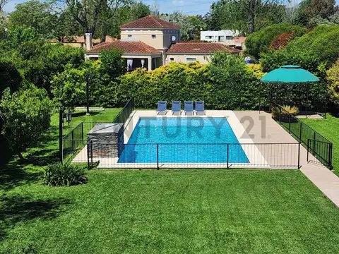 Alquiler Anual Casa 3 dormitorios en Barrio Sausalito (Pilar) Amoblada