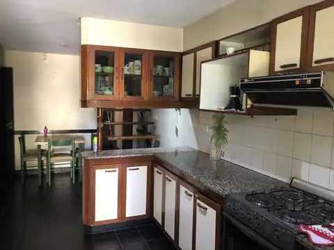 Casa 6 ambientes con 3 baños