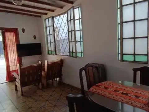 Casa 5 ambientes con 1 baño