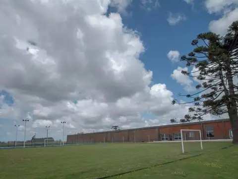 La Victoria Golf &  Country Club