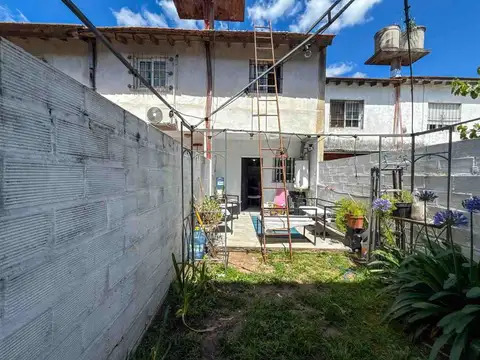 Depto Tipo Casa en Venta con 1 cocheras