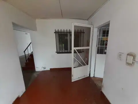 Casa 7 ambientes con 2 baños