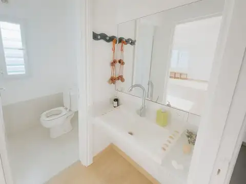 Casa 2 ambientes con 2 baños