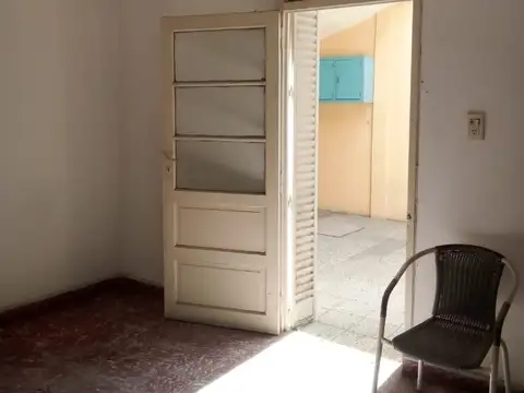 Casa 8 ambientes con 3 baños