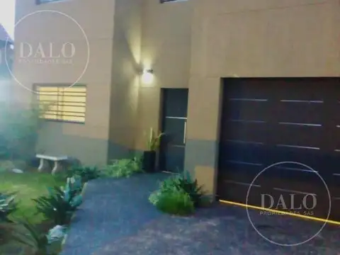 Casa 4 ambientes con 3 baños
