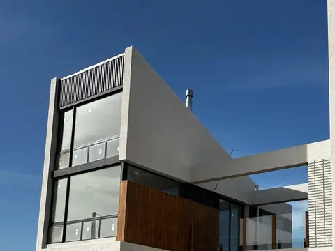 VENDEMOS CASA A ESTRENAR: VISTA AL MAR