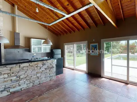 Casa 6 ambientes con 4 baños