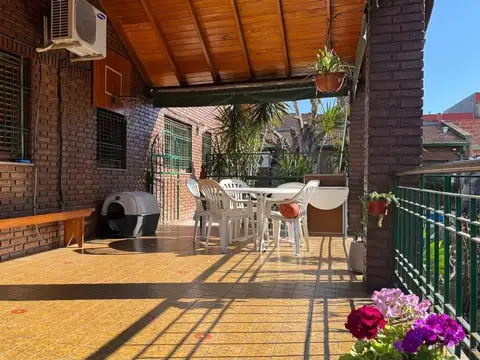 Casa en Venta con 3 cocheras
