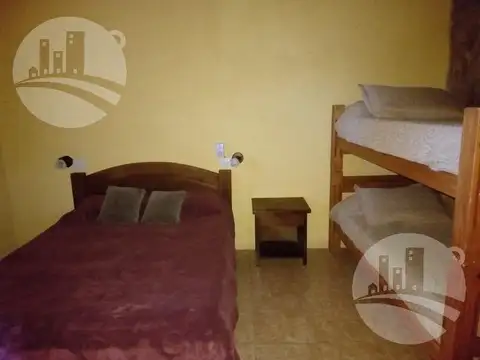 Complejo de 3 cabañas y casa de 3 hab.