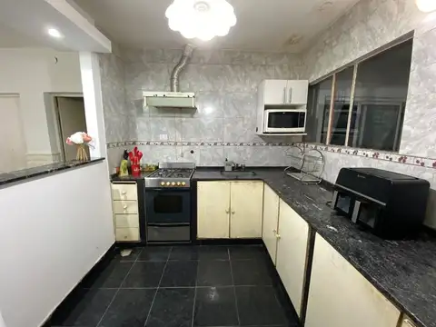 VENTA CASA 3 DORMITORIOS CON PILETA  -ZONA LICEO M