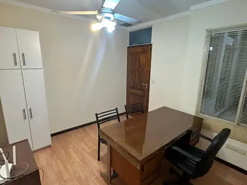 Oficina 5 ambientes con 1 baño