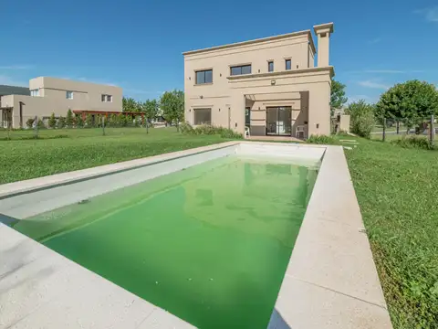 Venta Casa en Puertos del lago - Barrio Araucarias