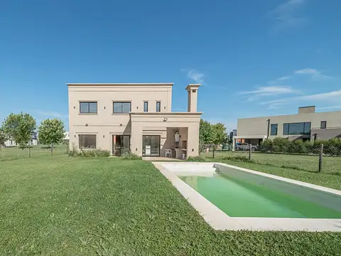 Casa 5 ambientes con 3 baños