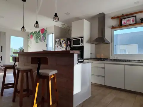 Casa en  venta en barrio privado Costa Verde