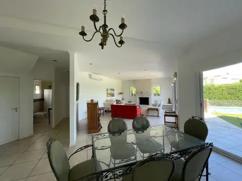 Avenida de los lagos 100