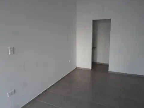 Local en Venta Via Púb.