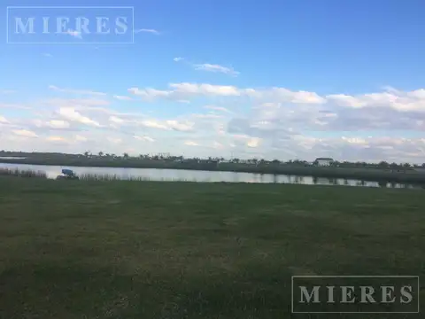 Lote a la laguna en venta en Puertos barrio Amarras