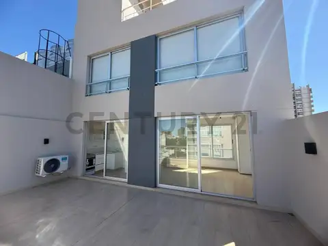 Montañeses 2200, Piso 0