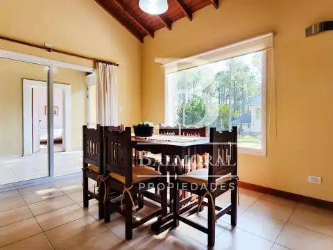 Casa 4 ambientes con 3 baños