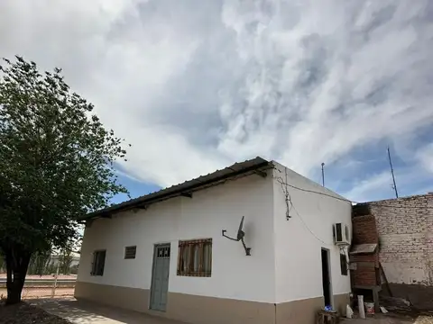 Alquilo base industrial en Rincón de los Sauces.