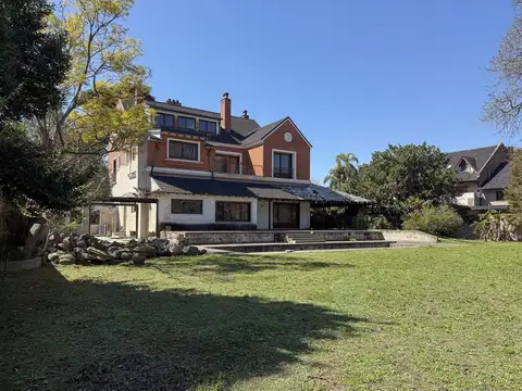 Casa en Venta a Refaccionar Sobre Gran Lote de 2.780 m² en Martínez, San Isidro