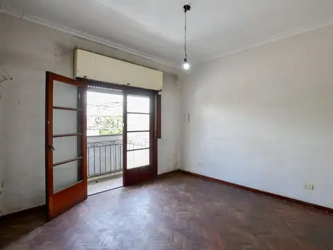 Depto Tipo Casa en Venta 90 años