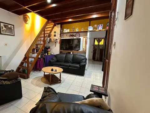 Casa 4 ambientes con 2 baños