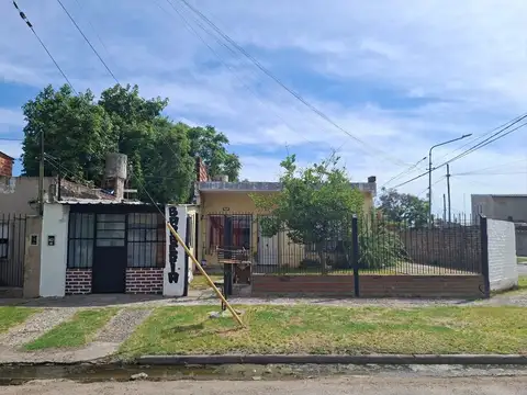 CASA 3 AMB EN VENTA EN VILLA TESEI EN ESQUINA