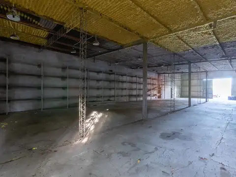 Galpon en Venta 77  mts Fondo