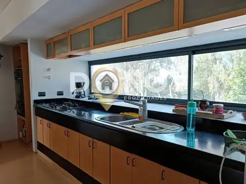 Casa 6 ambientes con 5 baños