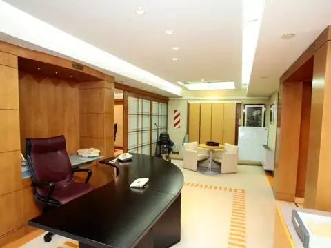 Oficina en Venta con 2 cocheras