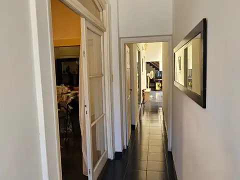 Bucarelli 3000, Piso PB