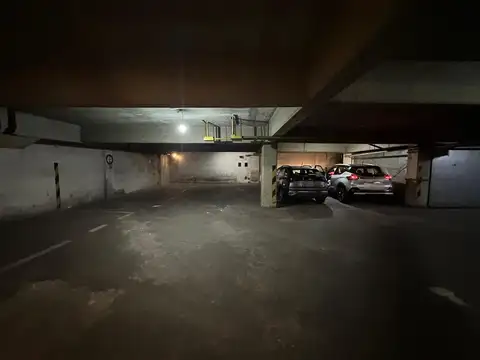 Cochera en 1° subsuelo. Muy comoda