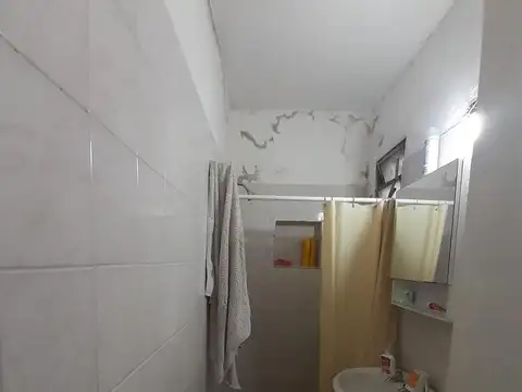 VENTA CASA DE PASILLO ARROYITO DOS DORMITORIOS