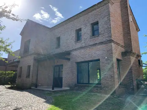 Casa en Alquiler de 4 dormitorios