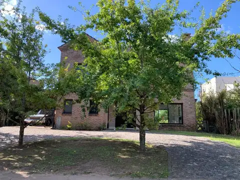 Casa 6 ambientes con 3 baños