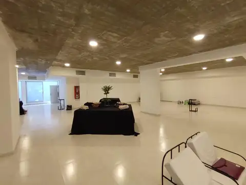 VENTA O ALQUILER - Amplio local - Gran oportunidad Comercial