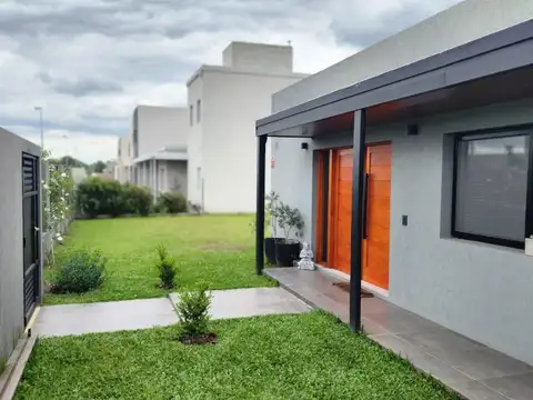 Casa en Venta en Funes, USD 299.000