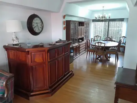 Casa 5 ambientes con 4 baños