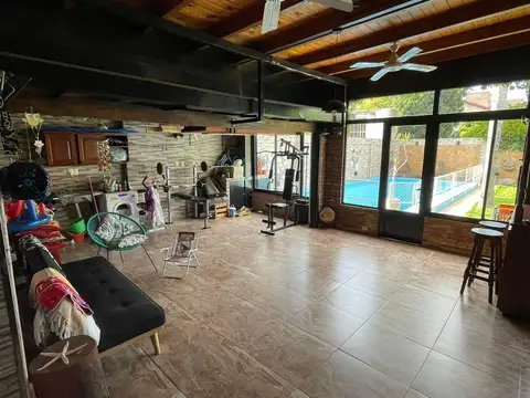 Casa en Venta con 2 cocheras