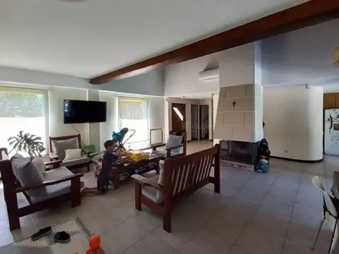 Casa en Alquiler con 1 cochera